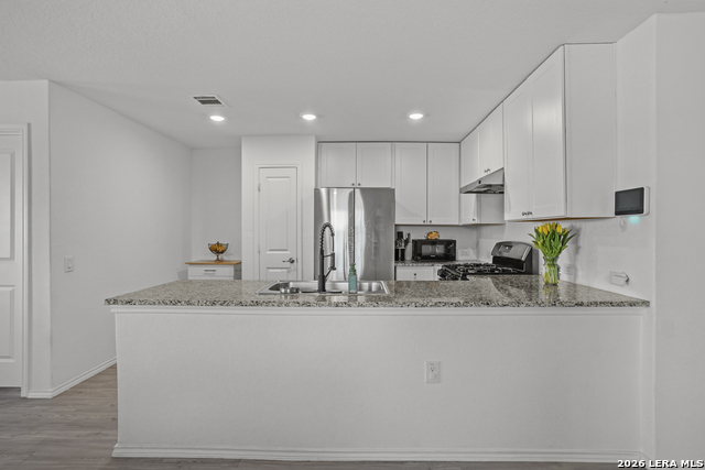 Image 7 of 49 For 575 Lew Pass