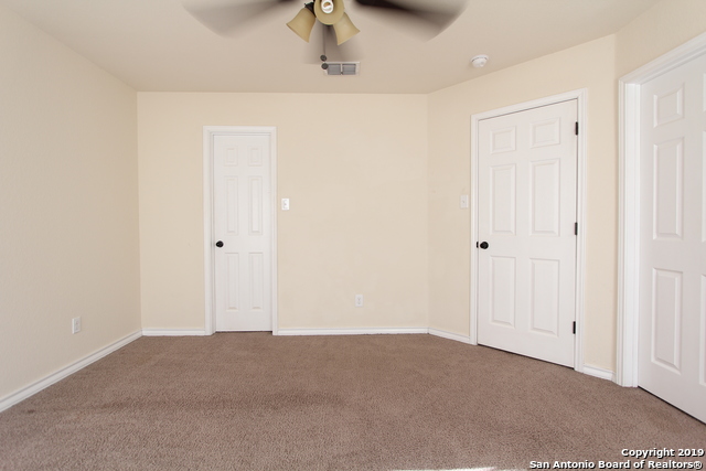 Listing photo id 10 for 5008 Flipper Dr