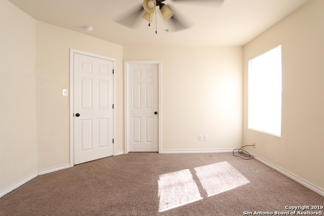 Listing photo id 11 for 5008 Flipper Dr