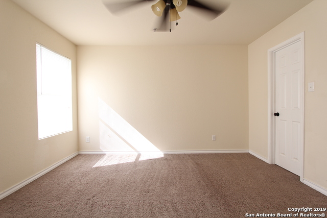 Listing photo id 12 for 5008 Flipper Dr