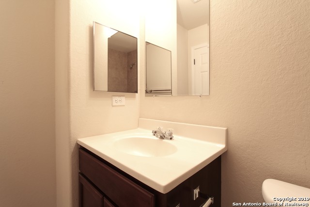 Listing photo id 14 for 5008 Flipper Dr