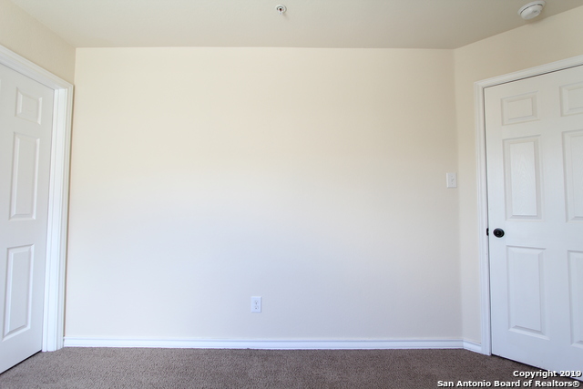 Listing photo id 17 for 5008 Flipper Dr