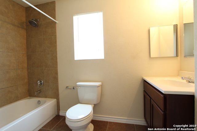 Listing photo id 18 for 5008 Flipper Dr