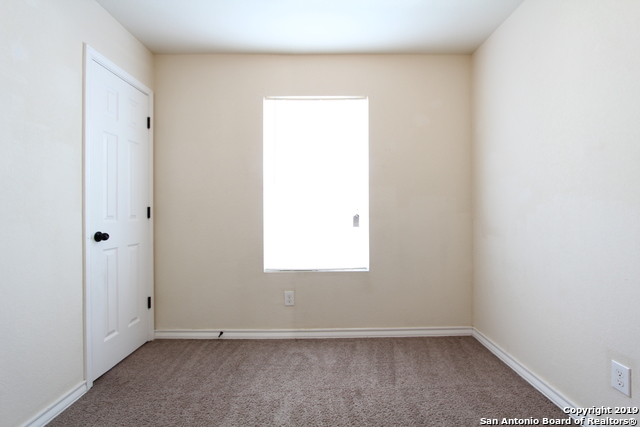 Listing photo id 19 for 5008 Flipper Dr