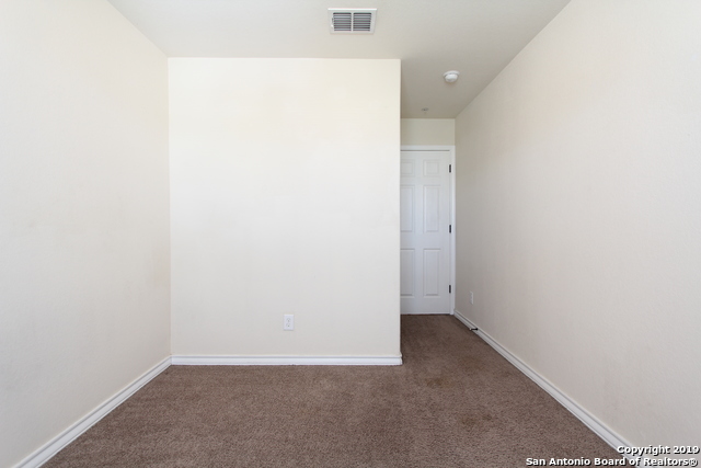 Listing photo id 20 for 5008 Flipper Dr