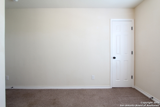 Listing photo id 21 for 5008 Flipper Dr