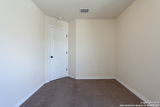 Listing photo id 22 for 5008 Flipper Dr