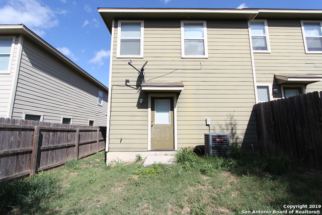 Listing photo id 23 for 5008 Flipper Dr