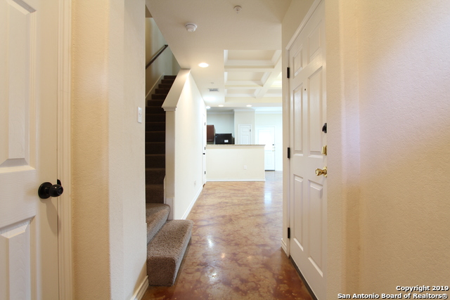 Listing photo id 1 for 5008 Flipper Dr