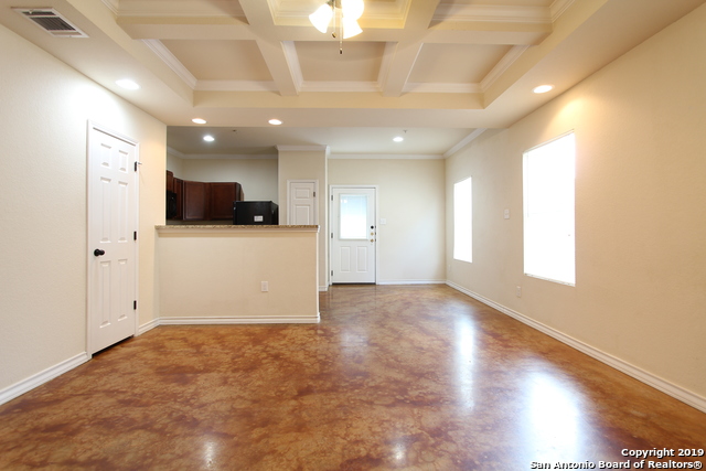 Listing photo id 2 for 5008 Flipper Dr