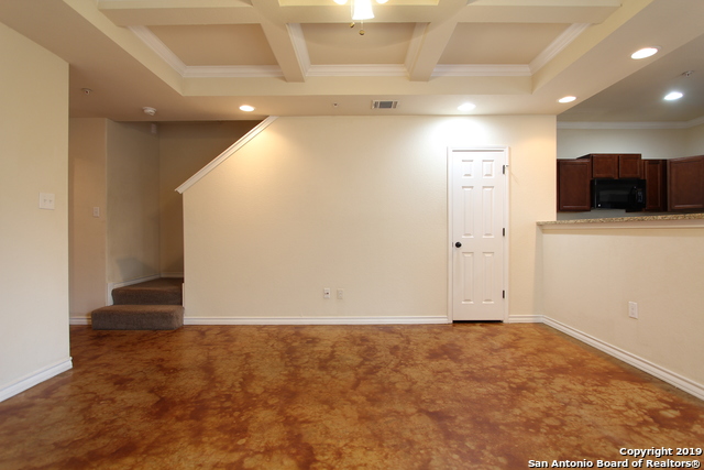 Listing photo id 4 for 5008 Flipper Dr