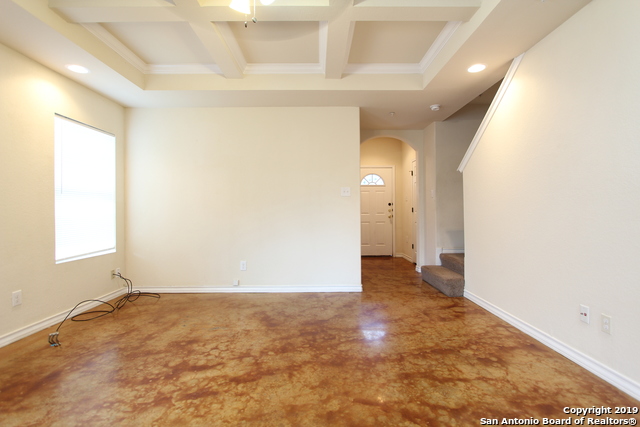 Listing photo id 5 for 5008 Flipper Dr