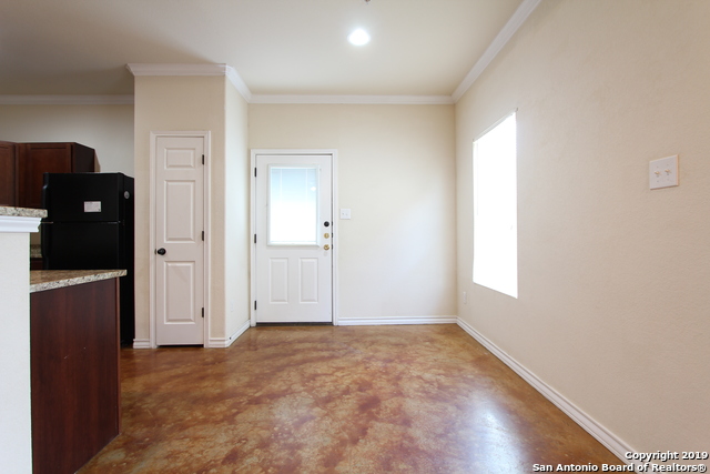 Listing photo id 6 for 5008 Flipper Dr