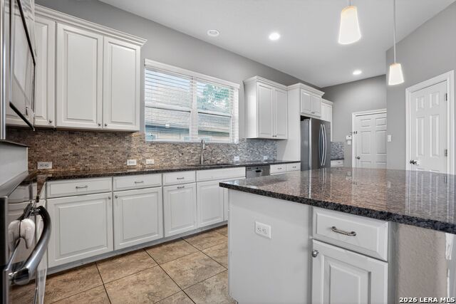 Image 11 of 49 For 18039 Branson