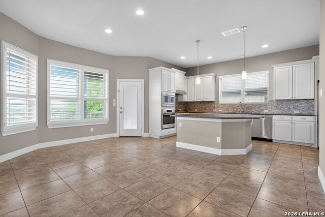 Image 9 of 49 For 18039 Branson