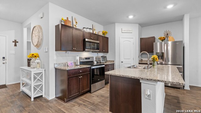 Image 3 of 21 For 731 Monarch Dr