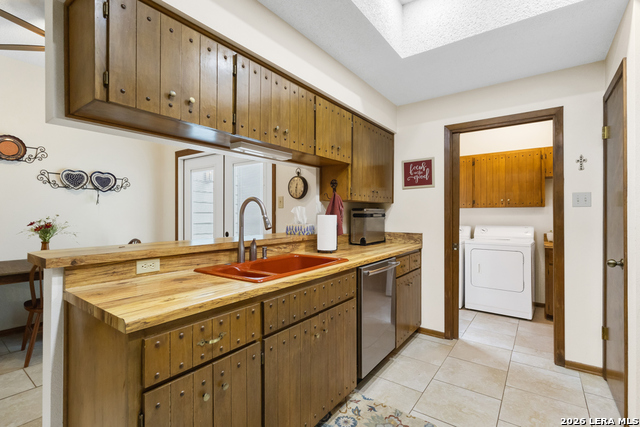 Image 13 of 35 For 8419 Burwell