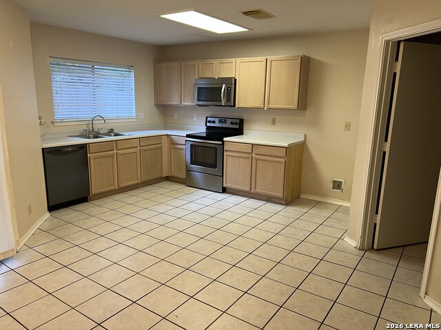 Image 5 of 26 For 7 Latrobe Post