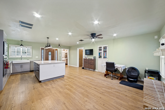 Image 15 of 26 For 6534 Hoofs  