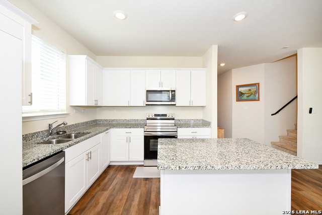 Image 9 of 37 For 809 Beacon Heights