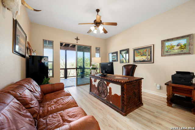 Image 12 of 79 For 2633 Lakeview Dr