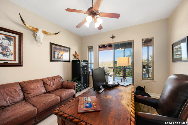 Image 13 of 79 For 2633 Lakeview Dr