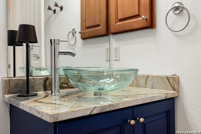 Image 17 of 79 For 2633 Lakeview Dr