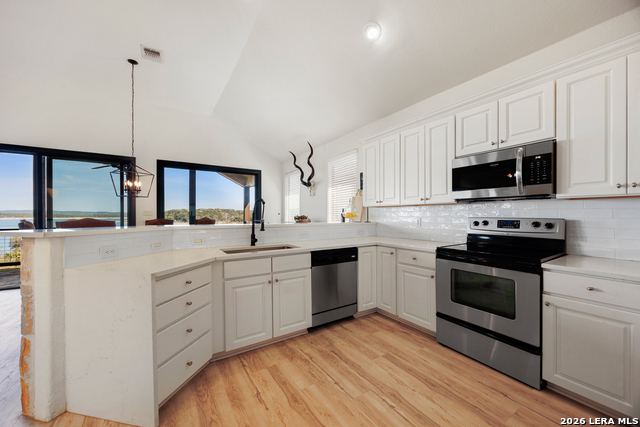 Image 21 of 79 For 2633 Lakeview Dr