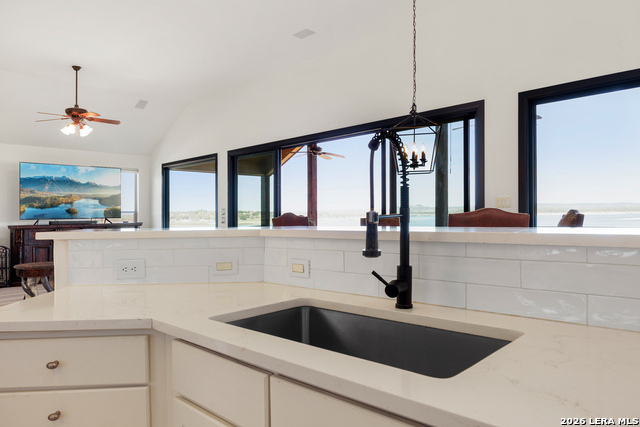 Image 22 of 79 For 2633 Lakeview Dr