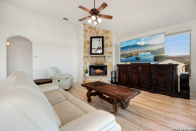 Image 25 of 79 For 2633 Lakeview Dr