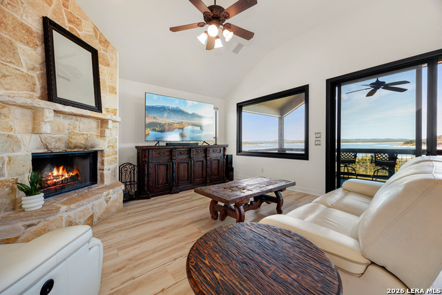 Image 26 of 79 For 2633 Lakeview Dr