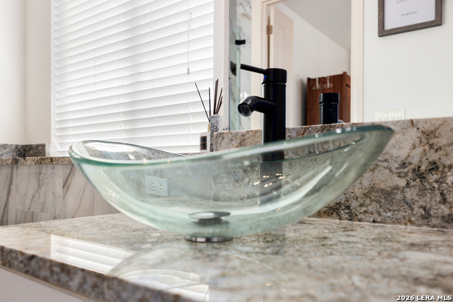 Image 31 of 79 For 2633 Lakeview Dr