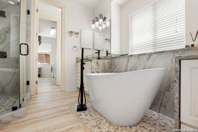 Image 33 of 79 For 2633 Lakeview Dr