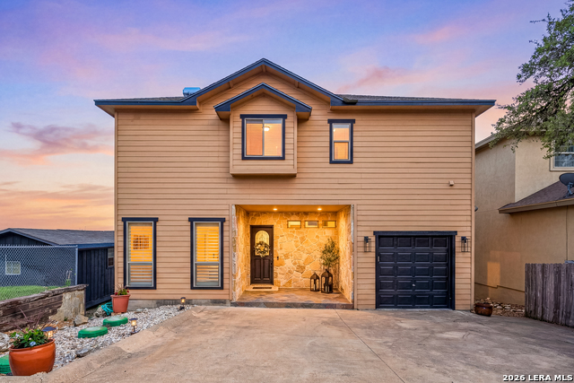 Image 4 of 79 For 2633 Lakeview Dr