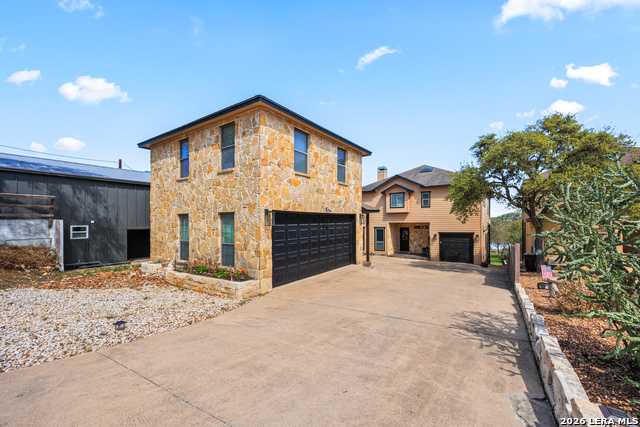 Image 6 of 79 For 2633 Lakeview Dr