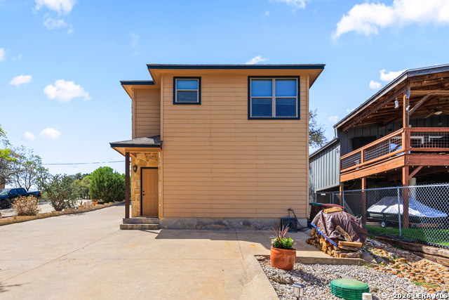 Image 8 of 79 For 2633 Lakeview Dr