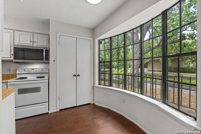 Image 12 of 37 For 7711 Callaghan  801