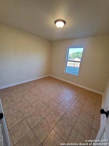 Image 5 of 10 For 7539 Dixon Rd W 2