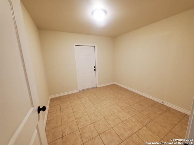 Image 7 of 10 For 7539 Dixon Rd W 2