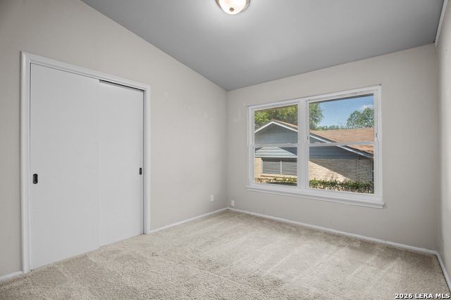 Image 26 of 37 For 110 Meadowood Lane