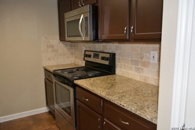 Image 11 of 22 For 11610 Vance Jackson  105