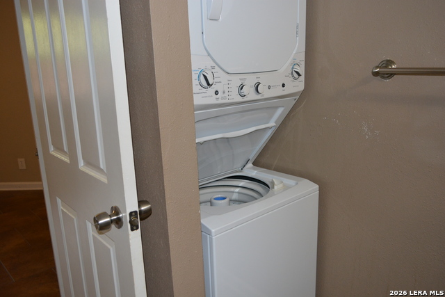 Image 16 of 22 For 11610 Vance Jackson  105