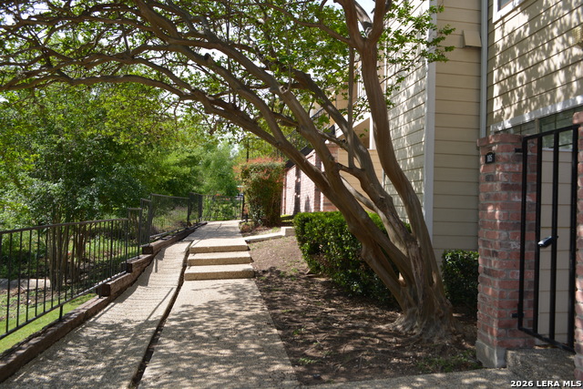 Image 19 of 22 For 11610 Vance Jackson  105