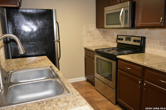 Image 9 of 22 For 11610 Vance Jackson  105