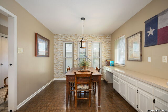 Image 18 of 35 For 2631 Country Square