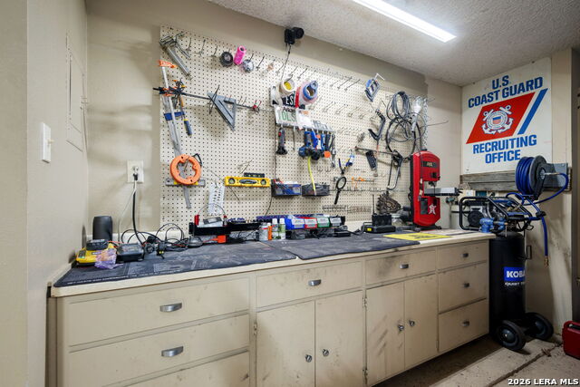 Image 28 of 35 For 2631 Country Square