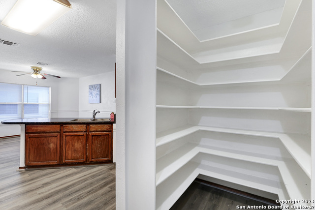 Image 15 of 57 For 6943 Sunshine Tree Dr