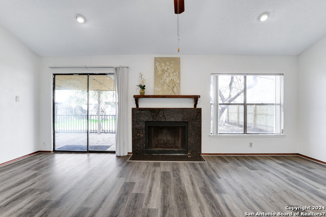 Image 4 of 57 For 6943 Sunshine Tree Dr