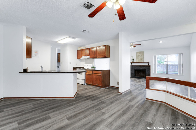 Image 9 of 57 For 6943 Sunshine Tree Dr