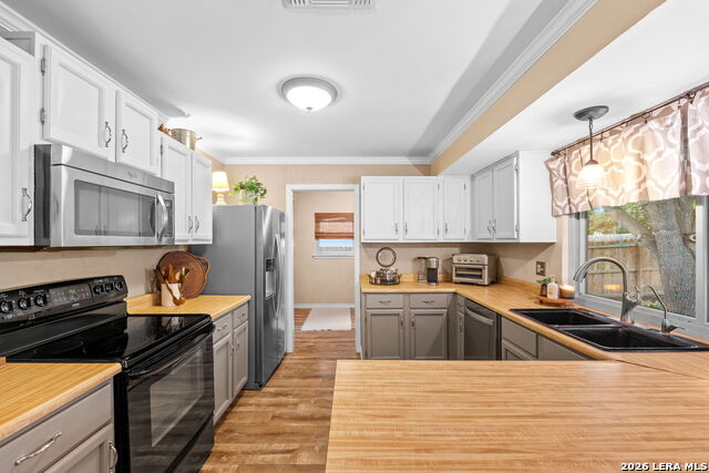 Image 20 of 44 For 5827 Lost Creek